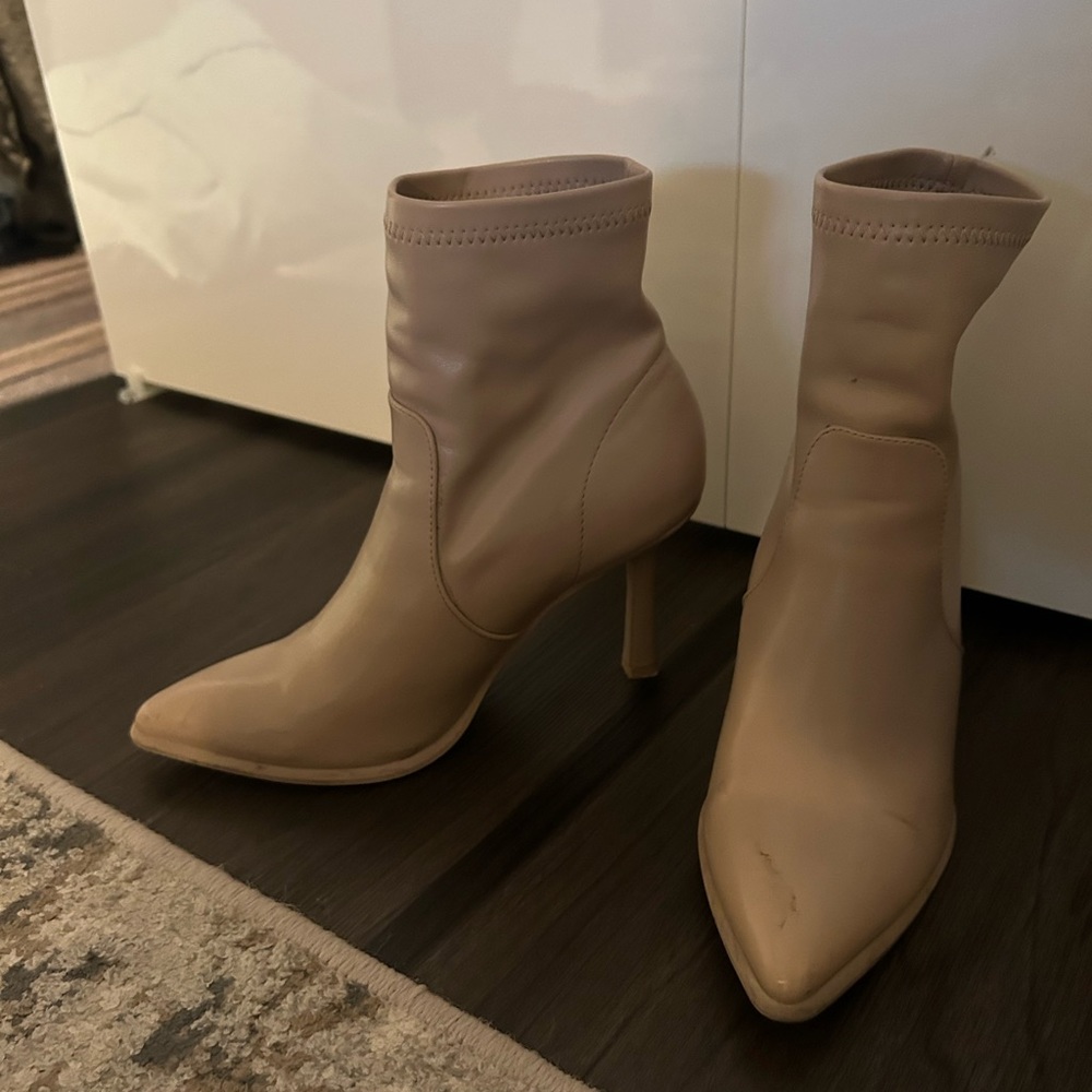 Kitten heel nude booties